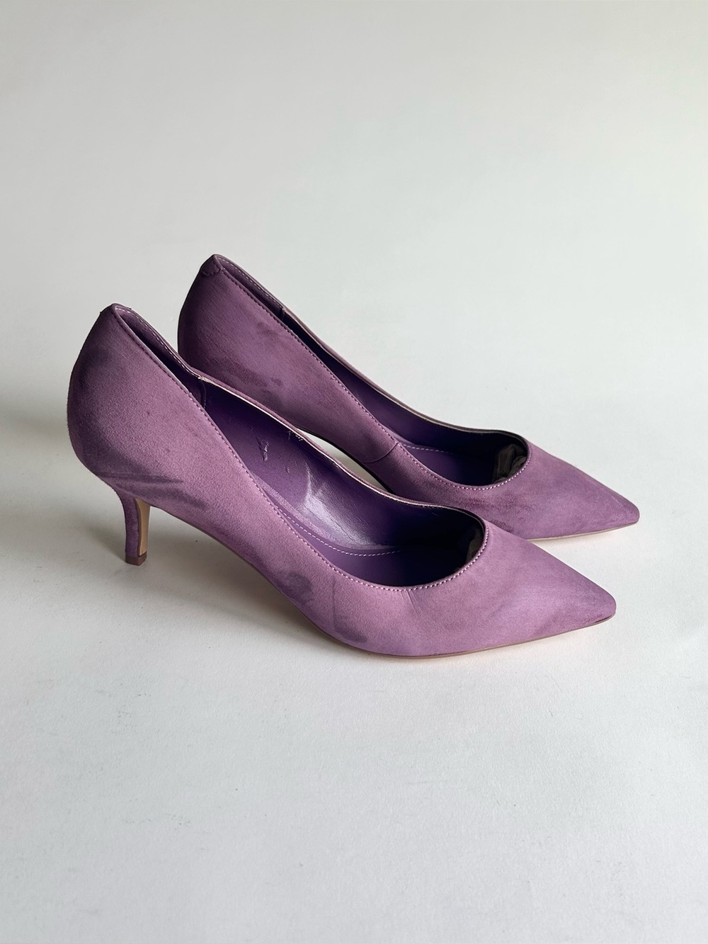 White House Black Market Lavender Leather Point Toe Classic Heels size 7